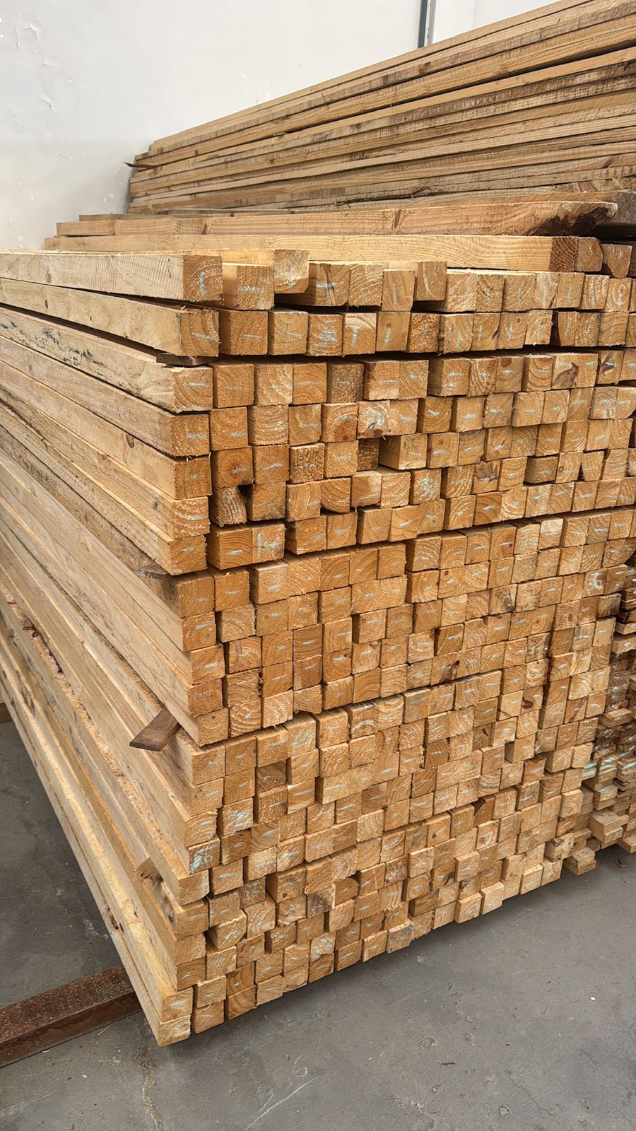 Madeiras para construção bruta